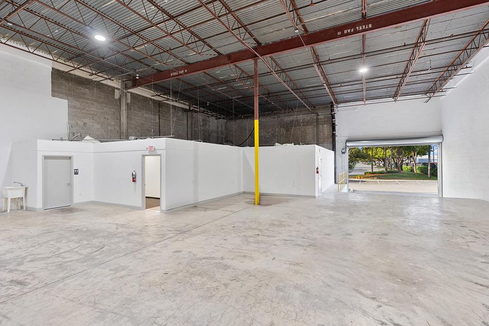7,186 SF Industrial Space in Doral, FL Photo